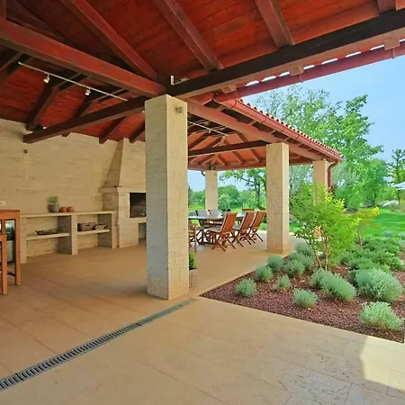 Mirna Villa