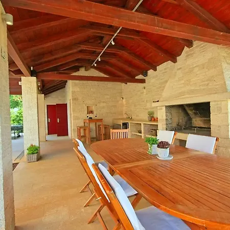 Villa Mirna *