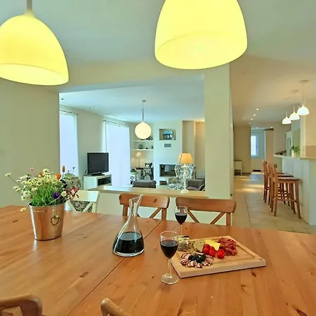 Mirna Villa