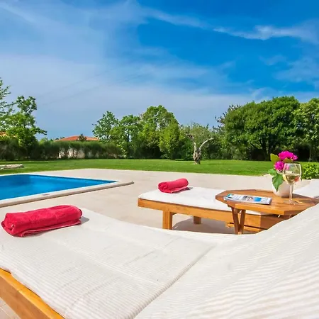 Mirna Villa Svetvinčenat